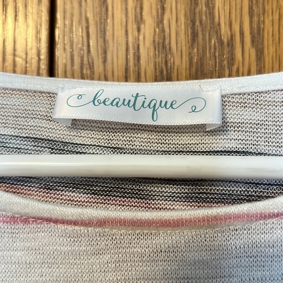 Beautique light weight tee - size small - Picture 4 of 5